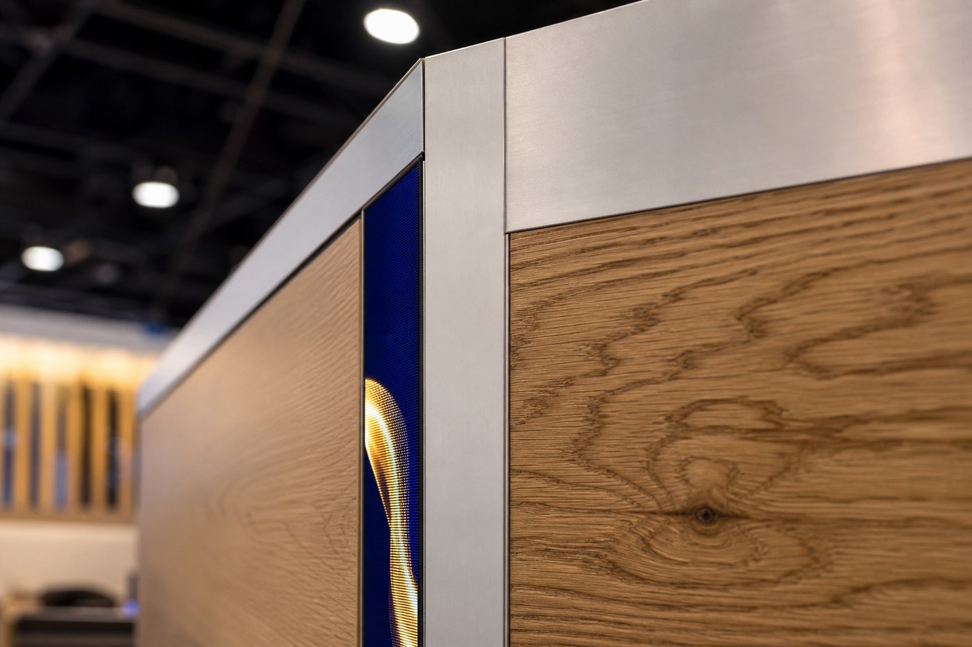 Ahşap + modüler + dijital — hibrit stand detay