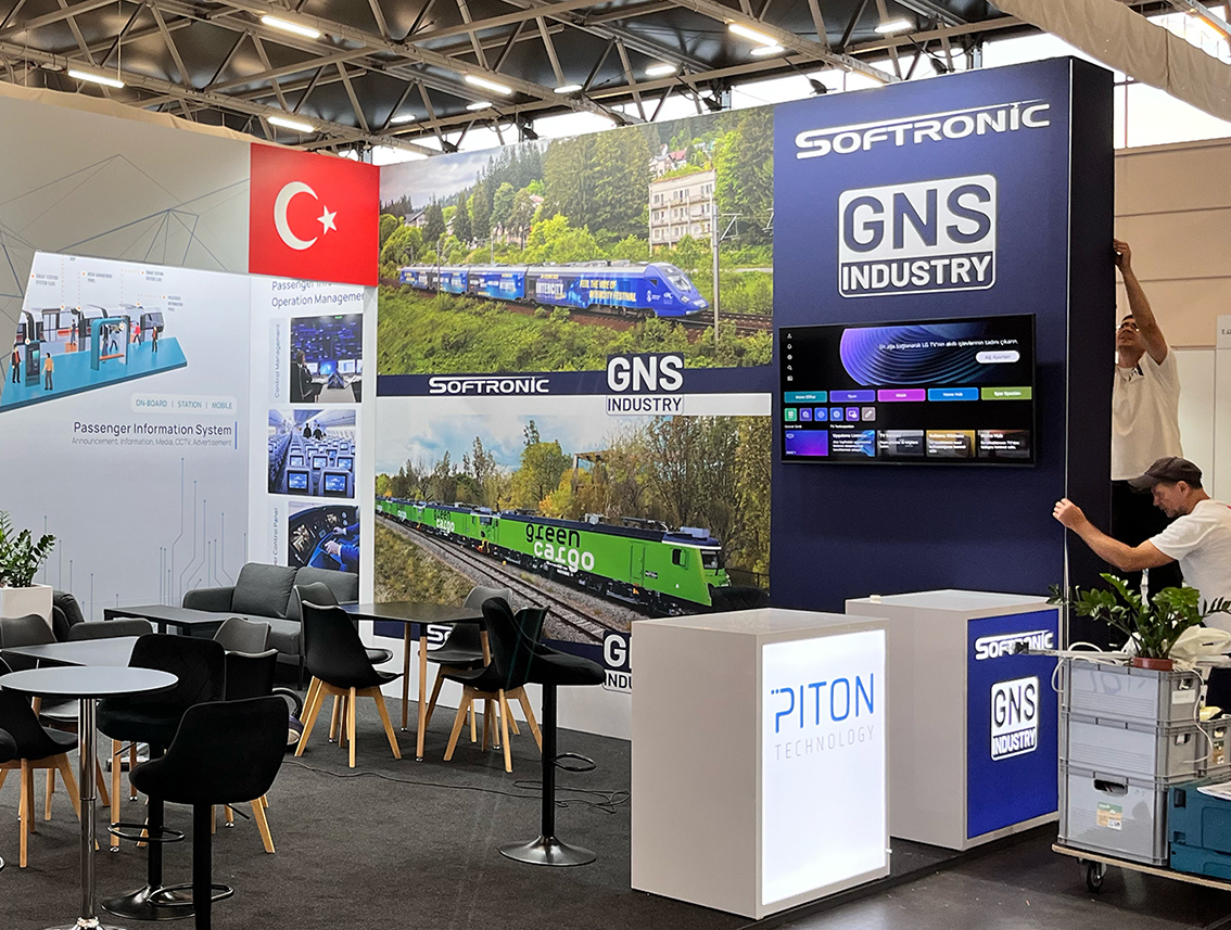 Ahşap + modüler + dijital — hibrit stand detay